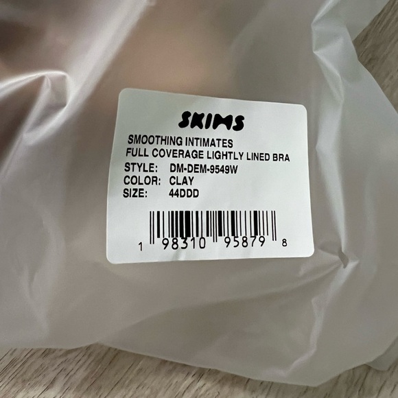 SKIMS Full Coverage Lightly Lined Bra - Picture 4 of 5